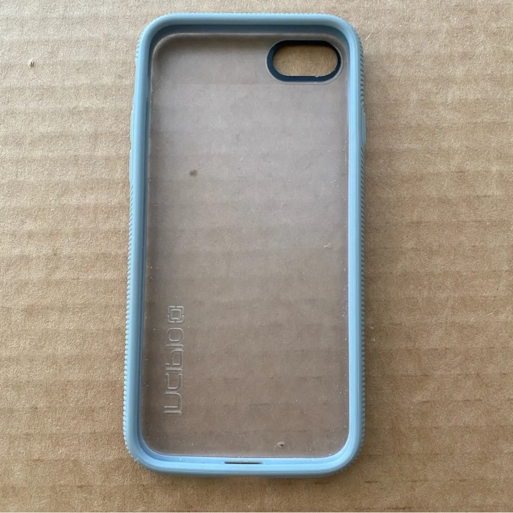 Apple iPhone 7 White 128GB with Transparent Phone Cover, UNLOCKED